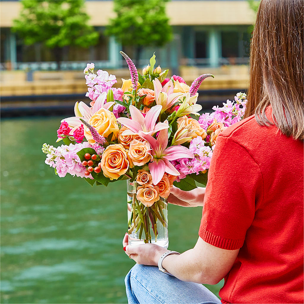 Bisous Bouquet – PETAL & VINE DESIGN INC, Portage IN