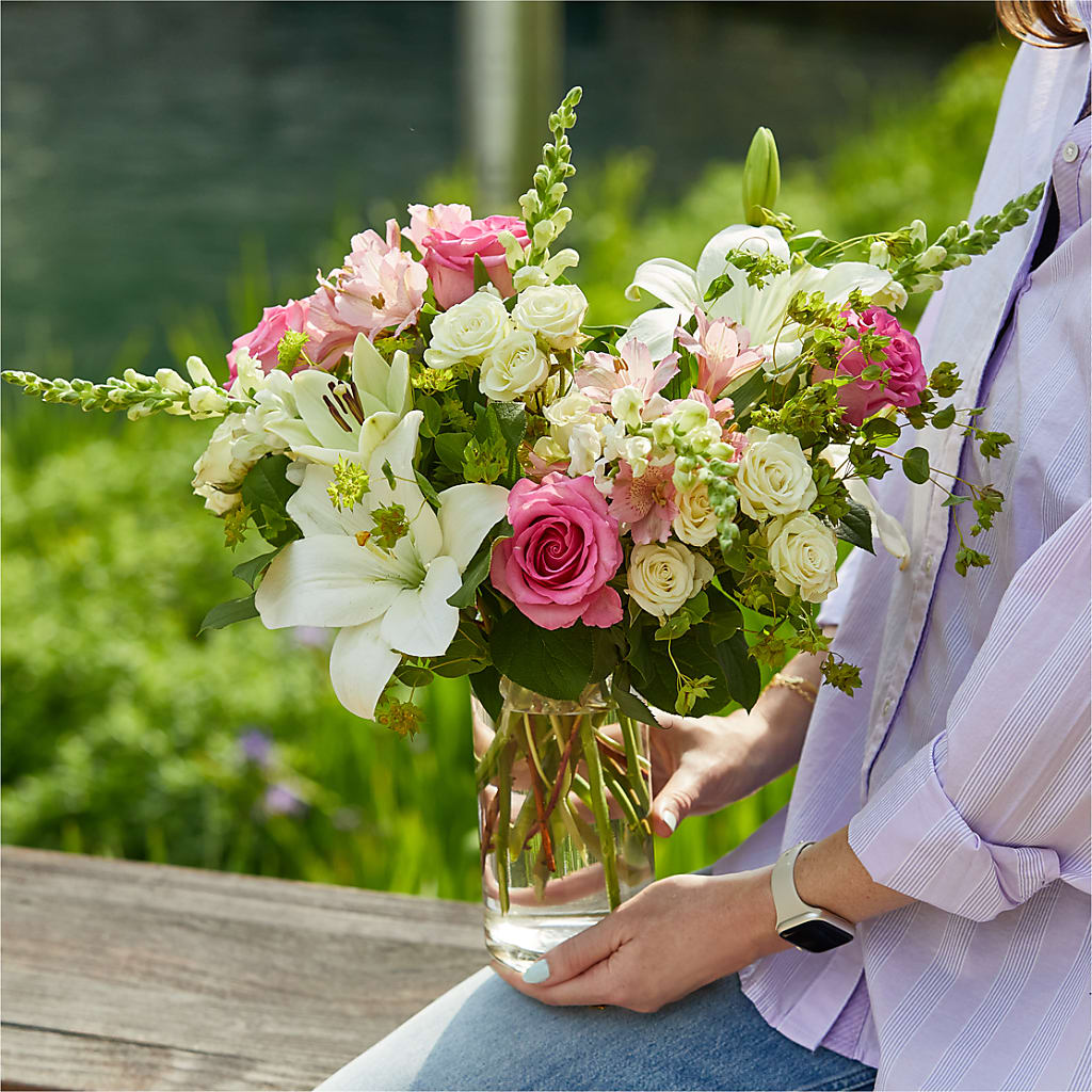 Fondly Bouquet – PETAL & VINE DESIGN INC, Portage IN
